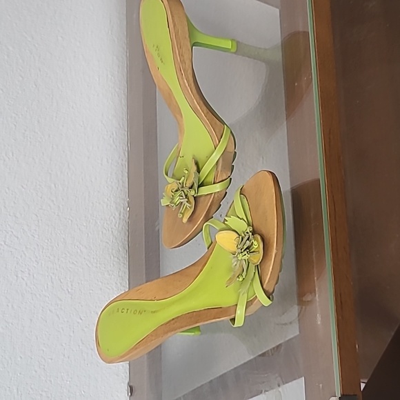 Reaction Kenneth Cole Shoes - Vintage y2k lime green & wooden Polly heels. Size 8.5